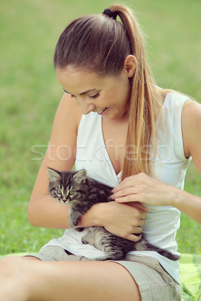 美麗的姑娘 小 貓 美麗 年輕女子 播放 商業照片 © stokkete