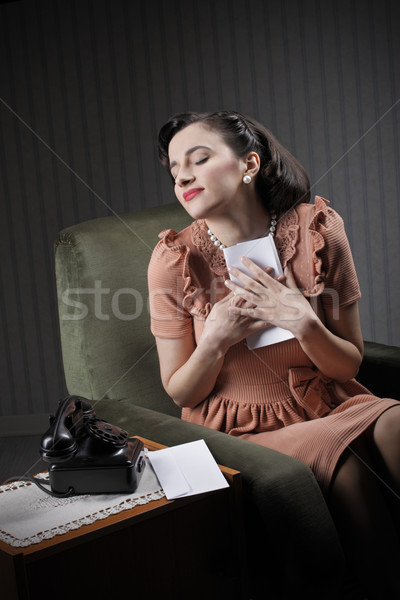 Vrouw liefde valentijnsdag jonge vrouw brief papier Stockfoto © stokkete