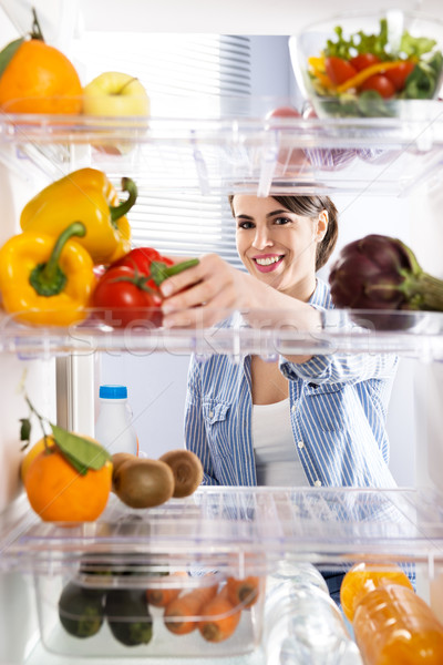 Alimente sanatoase frigider proaspăt sănătos Imagine de stoc © stokkete