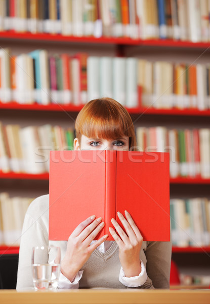 Jonge student meisje verbergen achter boek Stockfoto © stokkete