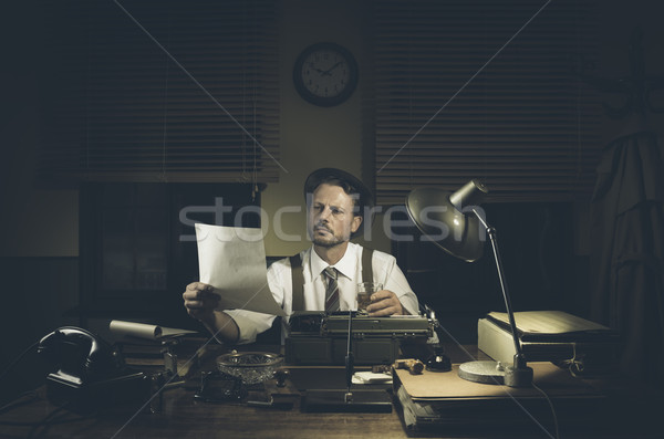 Profesional reportero texto tarde noche de trabajo Foto stock © stokkete