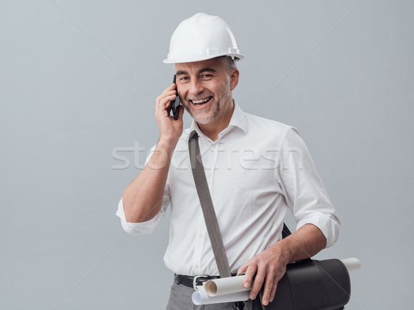 Budowy inżynier smartphone rozmowa telefoniczna działalności człowiek Zdjęcia stock © stokkete