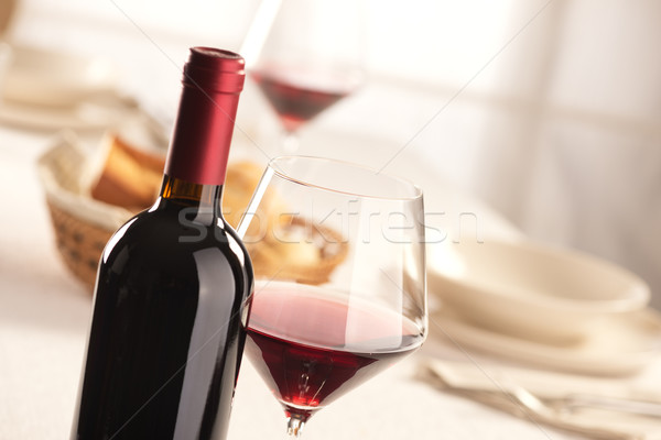 Foto d'archivio: Bicchiere · di · vino · bottiglia · ancora · vita · vino · rosso · vetro · ristorante