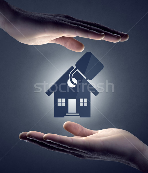 Otthonbiztosítás biztonság kezek ház ikon zár Stock fotó © stokkete