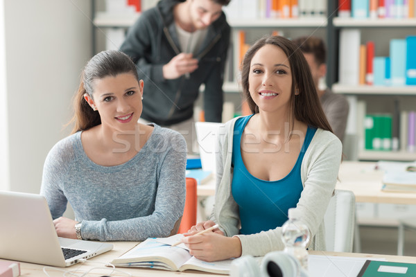 [[stock_photo]]: Jeunes · collège · élèves · étudier · ensemble · Homme