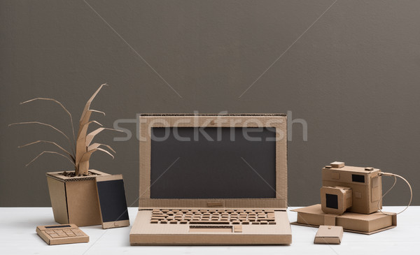 創意 紙板 辦公室 筆記本電腦 工藝 商業照片 © stokkete