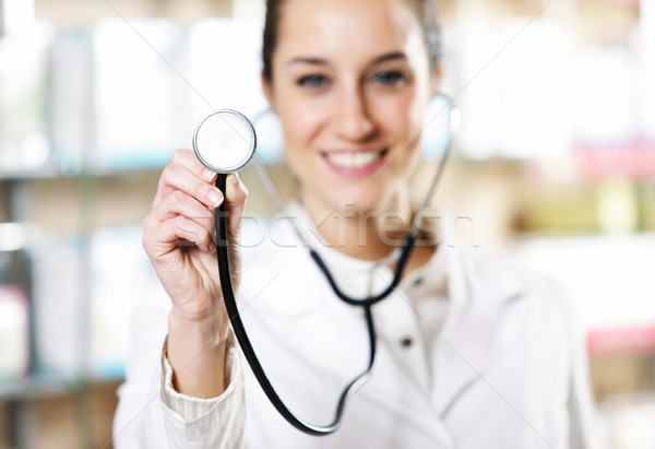 Sorridente médico estetoscópio raso campo Foto stock © stokkete