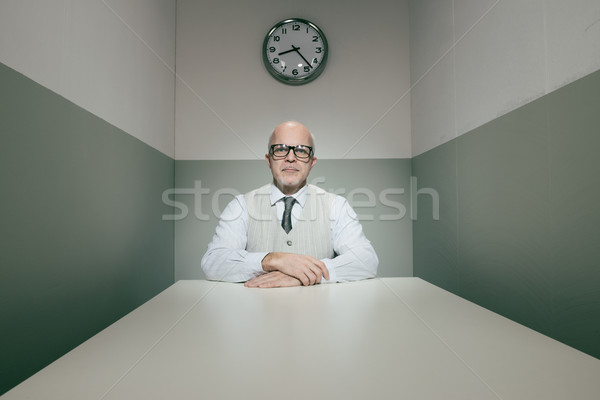 Megvizsgál idős főnök állásinterjú férfi üzletember Stock fotó © stokkete