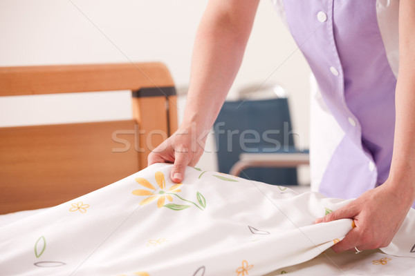 Foto stock: Mulher · cama · convidado · quarto · ajudar