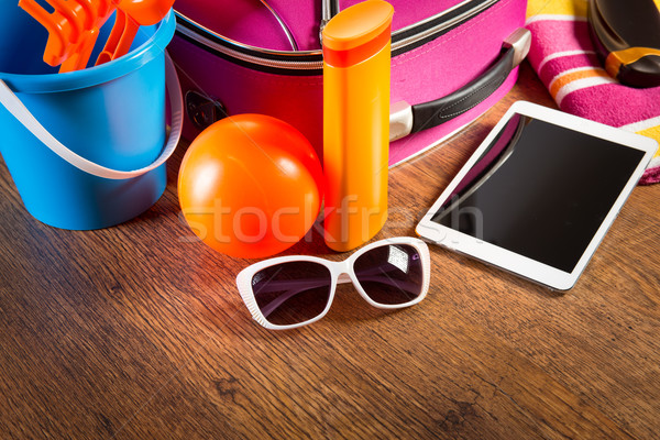 Vakáció tabletta nyaralások tengerpart digitális színes Stock fotó © stokkete