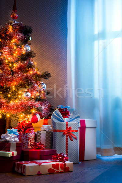 Święty mikołaj christmas noc kolorowy prezenty drzewo Zdjęcia stock © stokkete