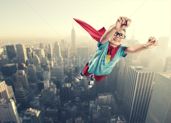 Superhero gata salva lume oraş Imagine de stoc © stokkete