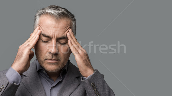 Kimerült vállalati üzletember túlhajszolt fej kezek Stock fotó © stokkete
