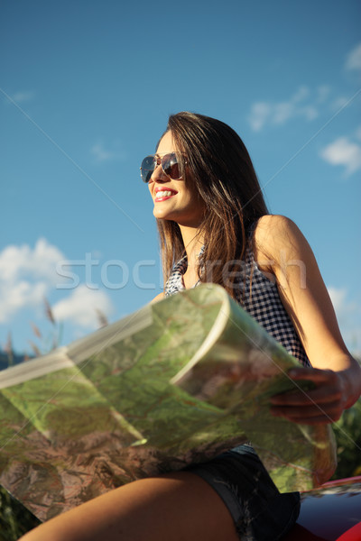 Stock foto: Reiseziel · jungen · schöne · Frau · tragen · Sonnenbrillen · halten