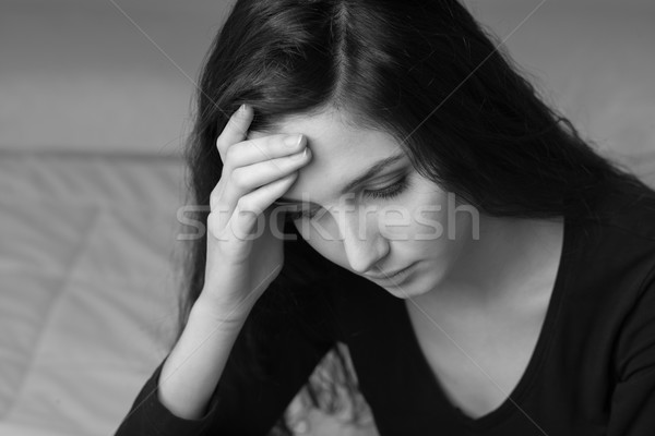 Deprimido triste mulher tocante testa Foto stock © stokkete