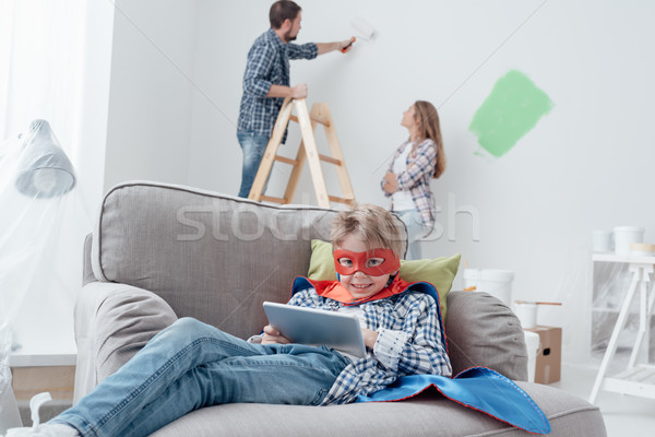 Szuperhős tabletta otthon átalakítás család ház Stock fotó © stokkete