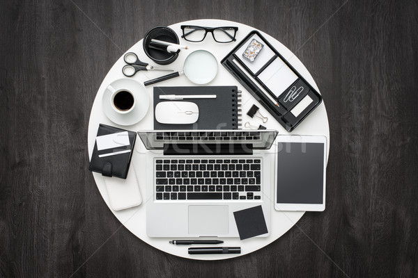 Afaceri spatiu de lucru birou desktop alb Imagine de stoc © stokkete