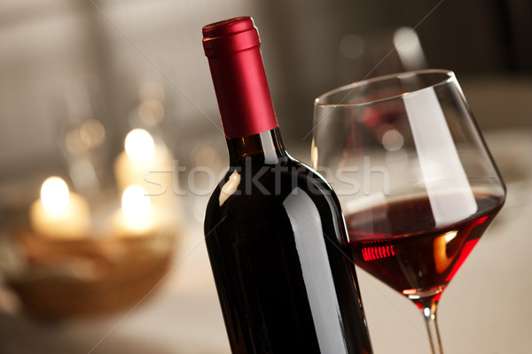 Wijnglas fles stilleven rode wijn glas Stockfoto © stokkete