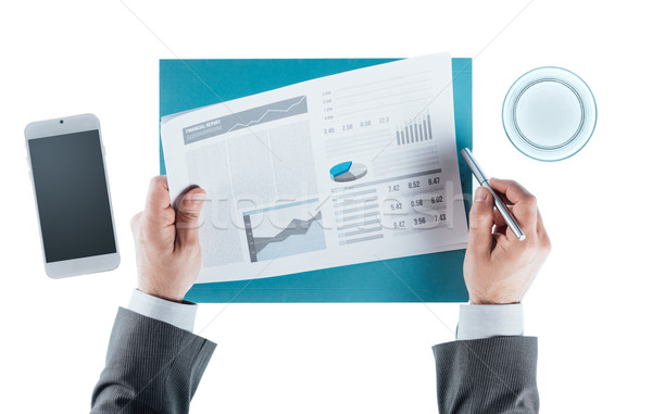 üzletember pénzügyi beszámoló üzletember tart toll kezek Stock fotó © stokkete
