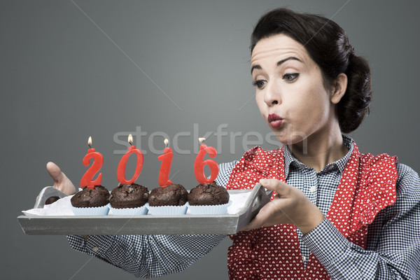 Gelukkig nieuwjaar muffins vintage huisvrouw kaarsen Stockfoto © stokkete