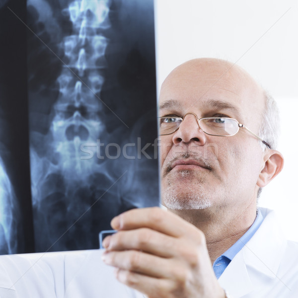 Foto stock: Radiólogo · trabajo · masculina · altos · médico · mirando