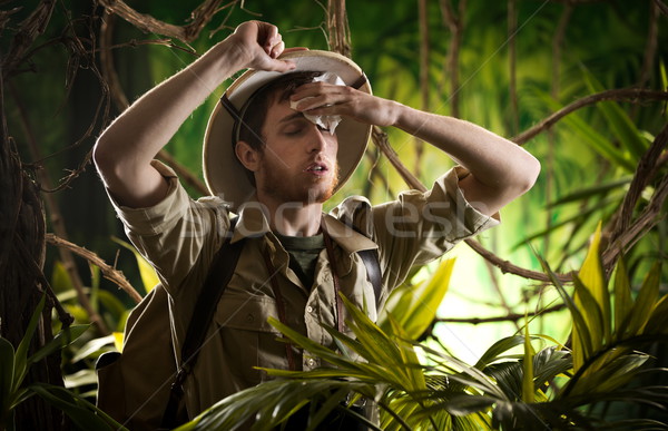 Esgotado jovem explorador selva cansado suar Foto stock © stokkete