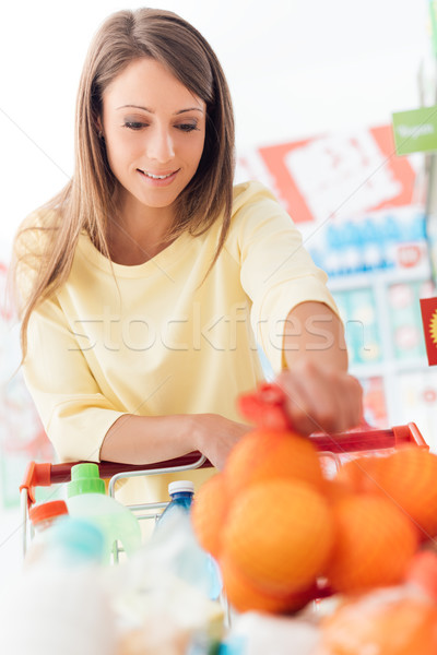 女子 購物 超級市場 吸引力 年輕女子 雜貨 商業照片 © stokkete