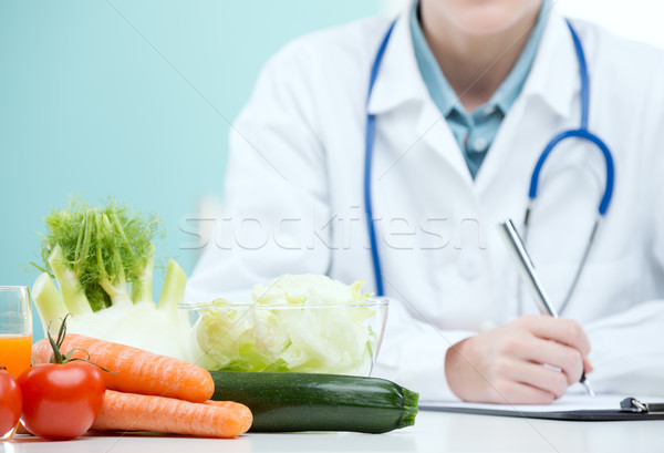 Diéta terv táplálkozástudós orvos ír nő Stock fotó © stokkete