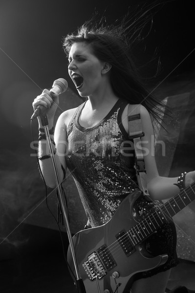 Fiatal tinédzser csillag színpad rocksztár énekel Stock fotó © stokkete