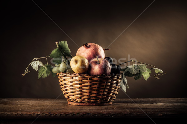 Vruchten mand stilleven seizoen- rijp rustiek Stockfoto © stokkete