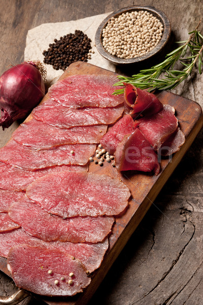 Eleganten Zubereitung von Speisen Fleisch Scheiben Gewürze Zwiebeln Stock foto © stokkete