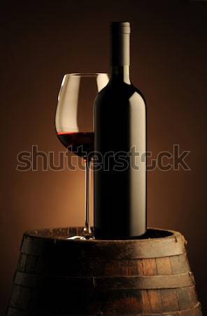 Witte wijn witte wijn fles witte houten stoel drogen bladeren Stockfoto © stokkete