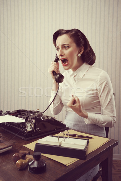 Stressz hangsúlyos fiatal nő kiált írógép düh Stock fotó © stokkete