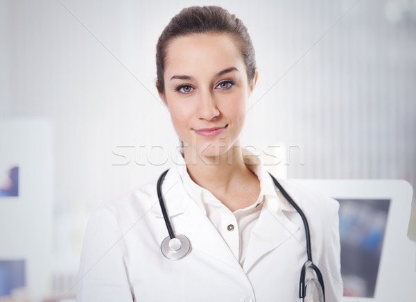 Mulher farmacêutico farmácia retrato sorridente mulher jovem Foto stock © stokkete