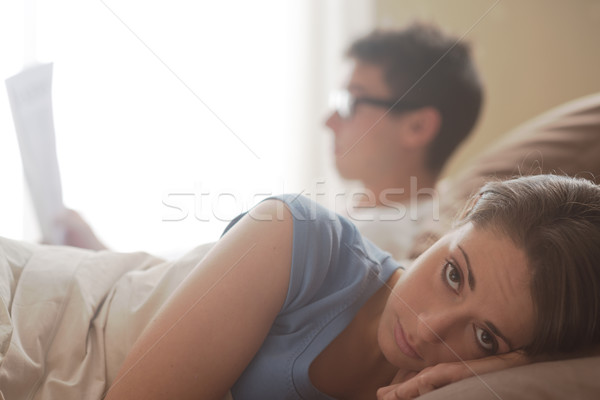 Relation problèmes couple anxieux lecture journal [[stock_photo]] © stokkete