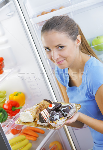 Vágy torta nő rom diéta otthon Stock fotó © stokkete