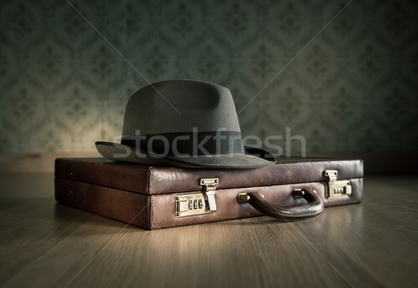 Hoed aktetas leder vintage houten oppervlak Stockfoto © stokkete