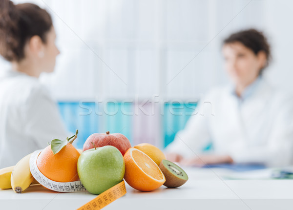 Nutritionist Reuniunea pacient birou profesional sănătos Imagine de stoc © stokkete