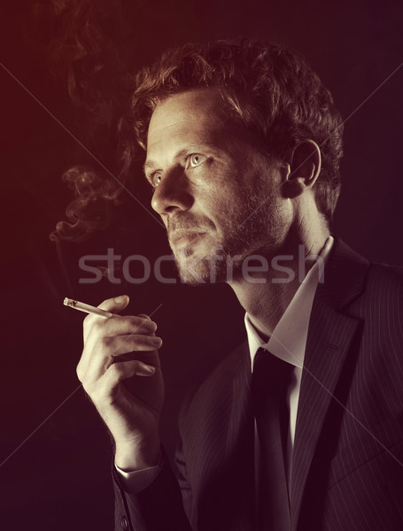 Fumador cigarro homem maduro pessoas de negócios retrato pensando Foto stock © stokkete