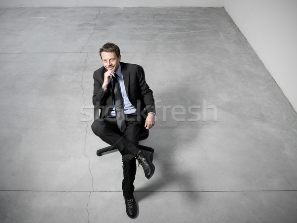 Affaires séance chaise de bureau souriant main menton [[stock_photo]] © stokkete