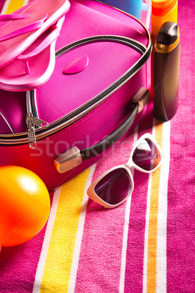 Vakáció csíkos színes törölköző rózsaszín táska Stock fotó © stokkete