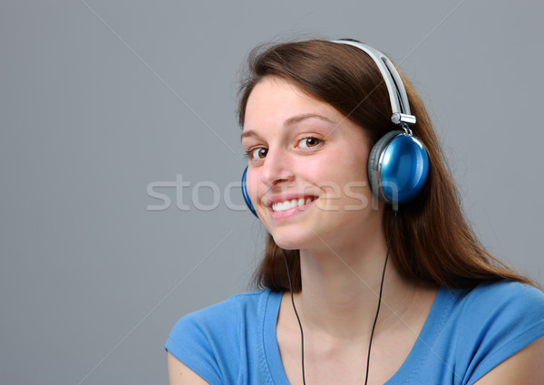 享受 音樂 美麗的姑娘 聽音樂 頭戴耳機 女 商業照片 © stokkete