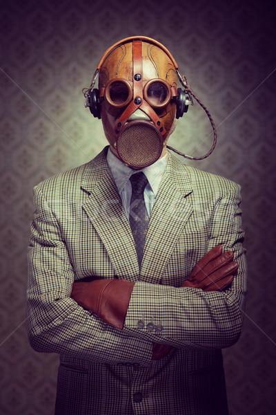 Jahrgang Gasmaske Kopfhörer Mann tragen Musik hören Stock foto © stokkete
