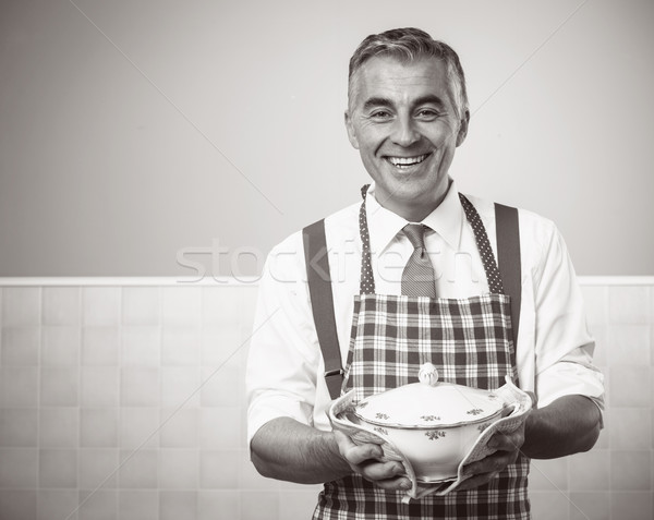 Cena pronto bello sorridere uomo grembiule Foto d'archivio © stokkete