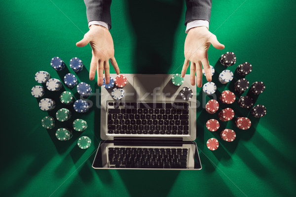 Ligne casino poker joueurs mains palmiers [[stock_photo]] © stokkete