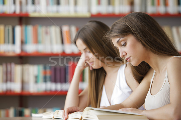 Konzentration erfassen Paar Universität Studenten Stock foto © stokkete