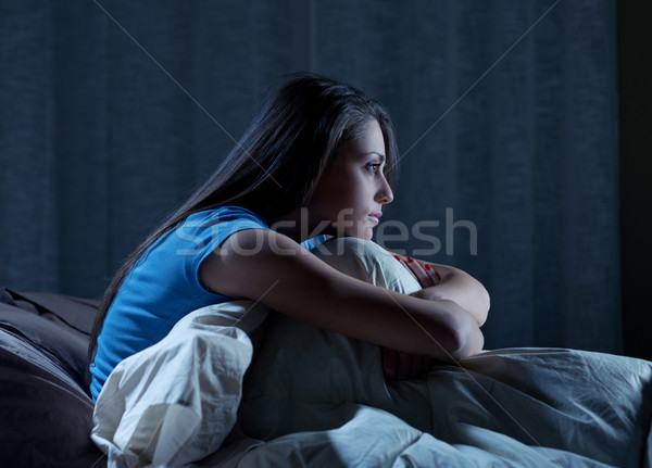 Insônia retrato mulher jovem sofrimento casa quarto Foto stock © stokkete