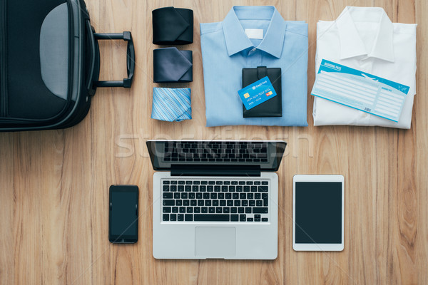 Pianificazione viaggio di lavoro bag abbigliamento formale carte di credito Foto d'archivio © stokkete