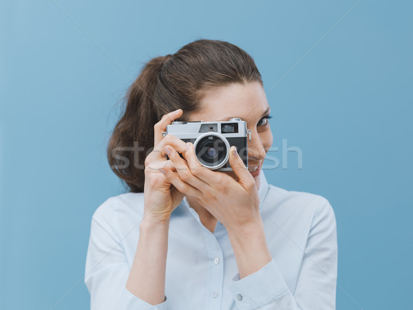 Fotógrafo mulher câmera tiroteio jovem Foto stock © stokkete