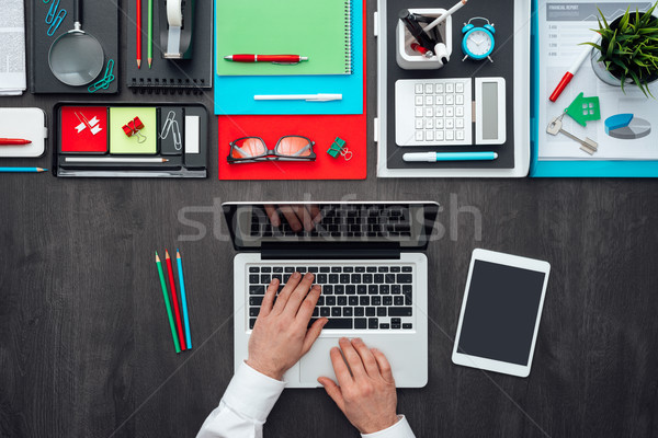 Creatieve business desktop zakenman werken Stockfoto © stokkete
